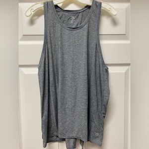 Women’s M GapFit Breathe Yoga Tank, Grey